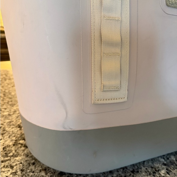 YETI White and Gray Carryall 35 - Picture 5 of 9